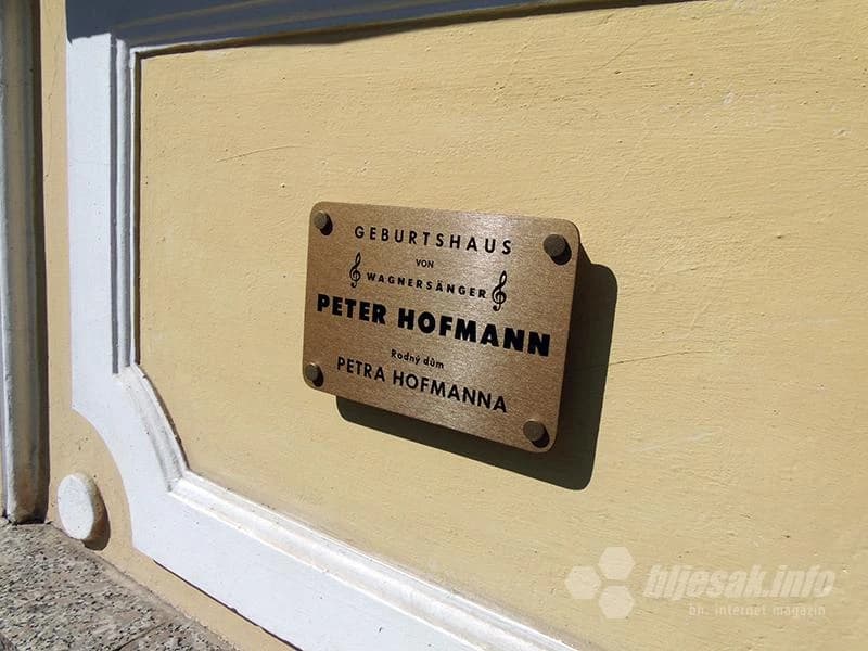 Ploča na rodnoj kući opernog pjevača Petera Hofmanna