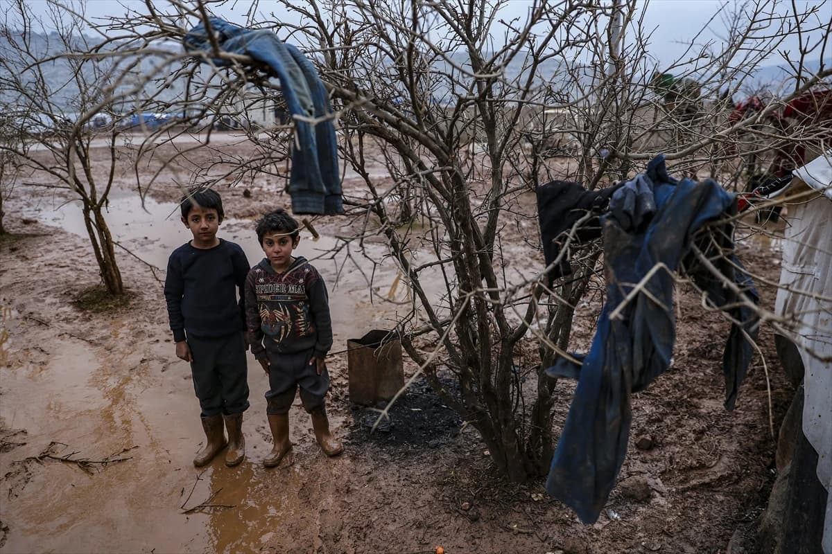  Zbog intenziviranih sukoba 300.000 Sirijaca napustilo domove u Idlibu