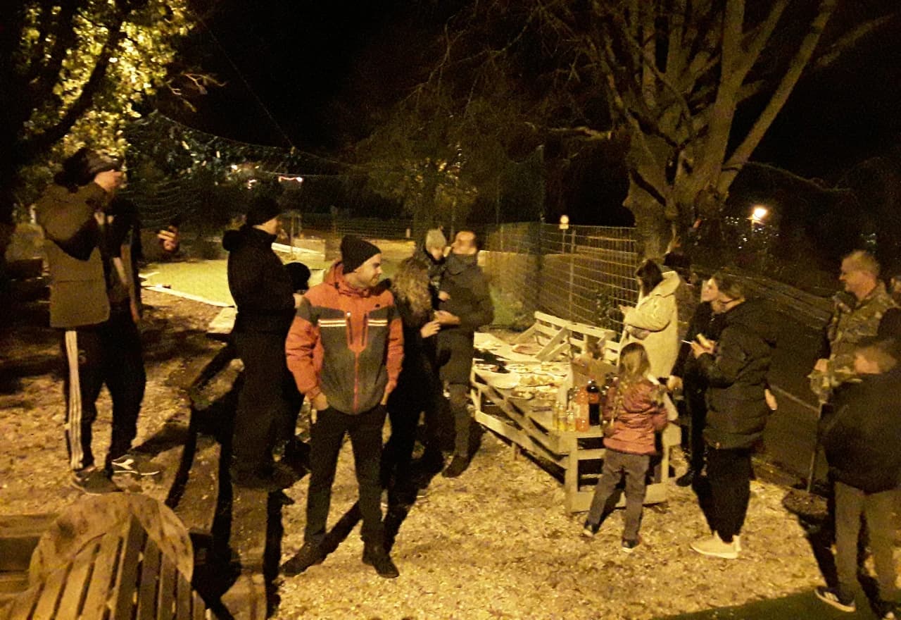 Prijatelji i obitelj: Badnja noć u naselju Vukodol