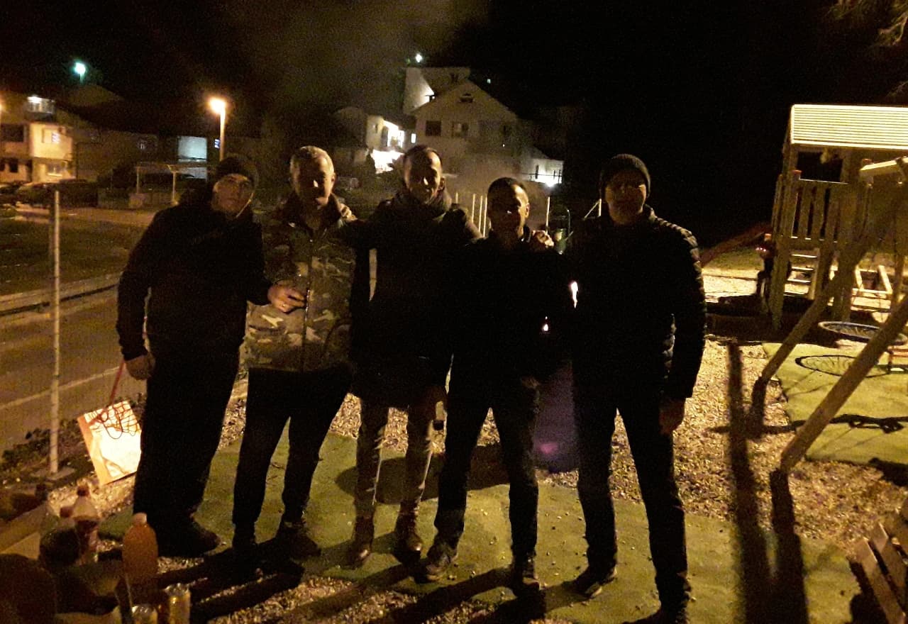 Prijatelji i obitelj: Badnja noć u naselju Vukodol