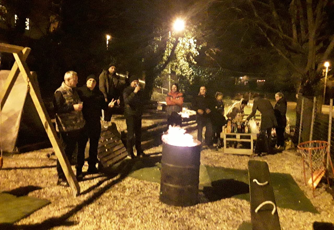 Prijatelji i obitelj: Badnja noć u naselju Vukodol