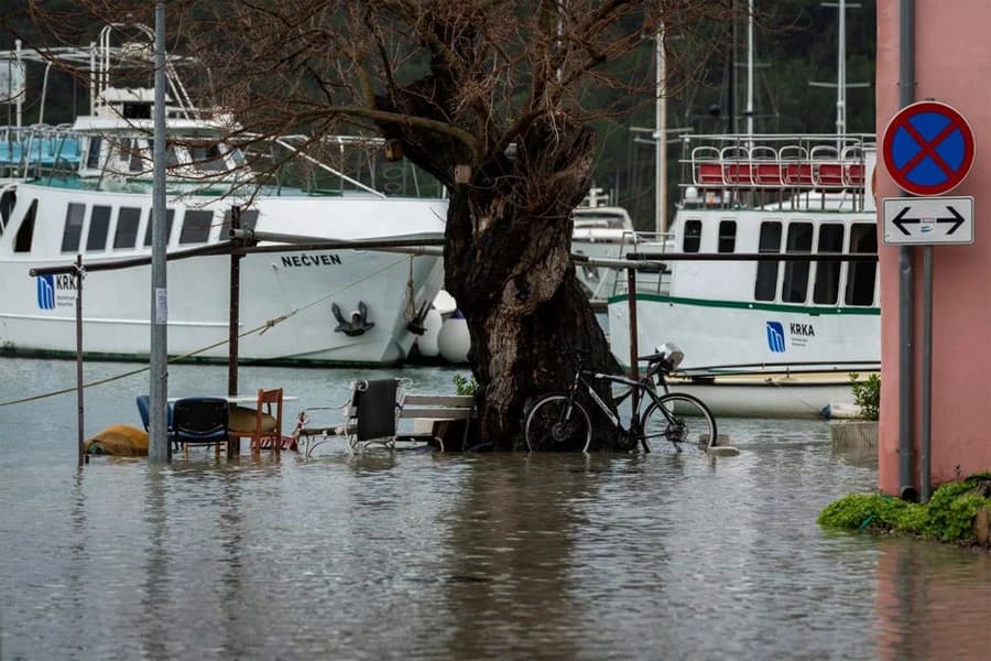Divlja oluja na potpila Jadranske gradove