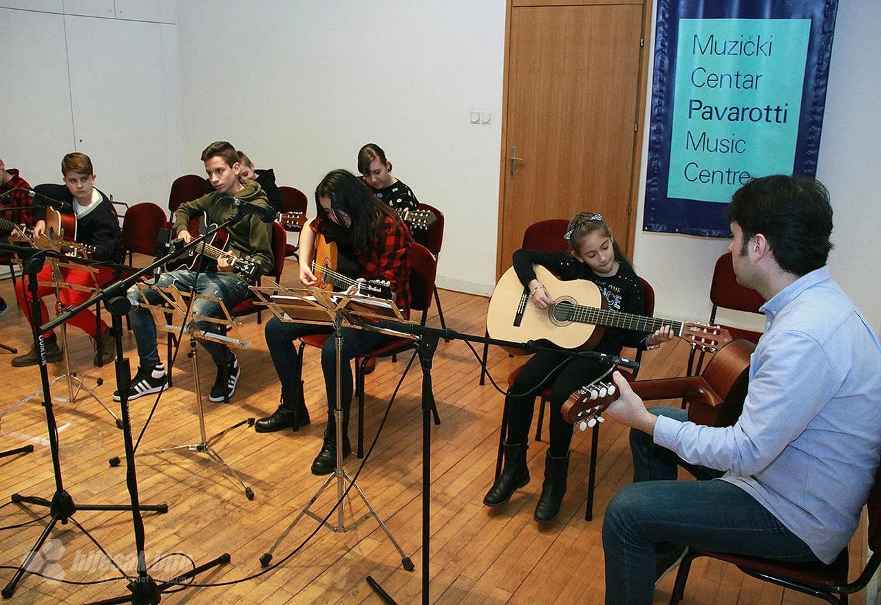 Nastup polaznika škole gitare