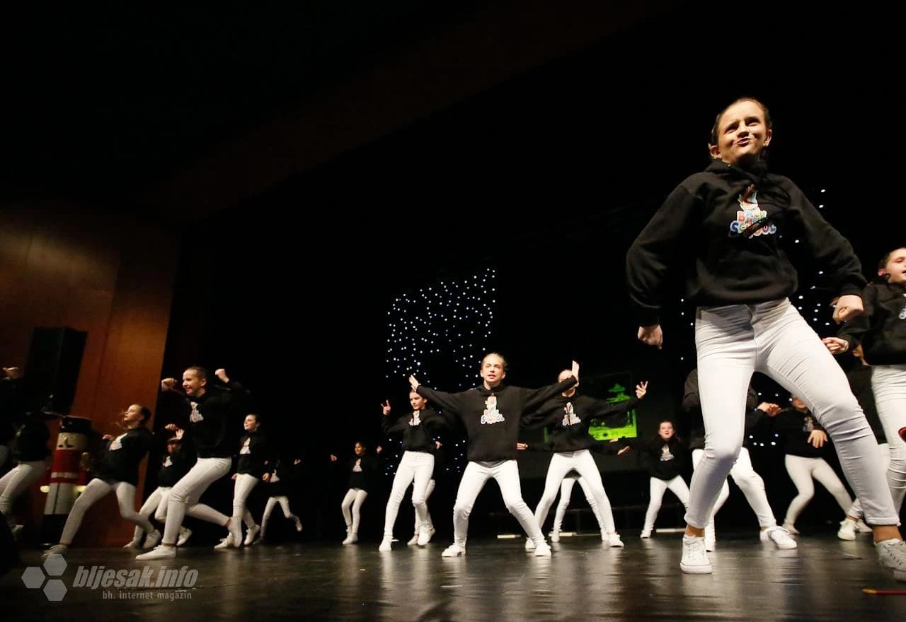  Kosača se rasplesala u božićnom duhu