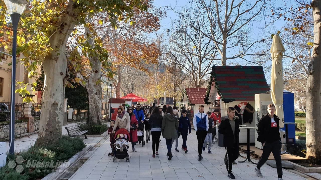 Mostarci se prepustili dobroj blagdanskoj atmosferi