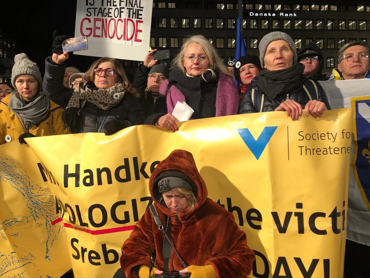 Stotine građana na prosvjedima u Stockholmu zbog nagrade Handkeu