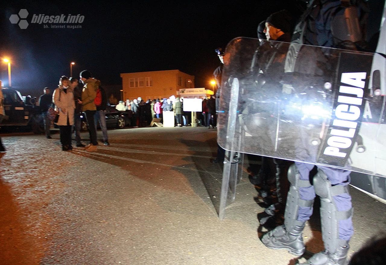 Dolazak policije pred Uborak