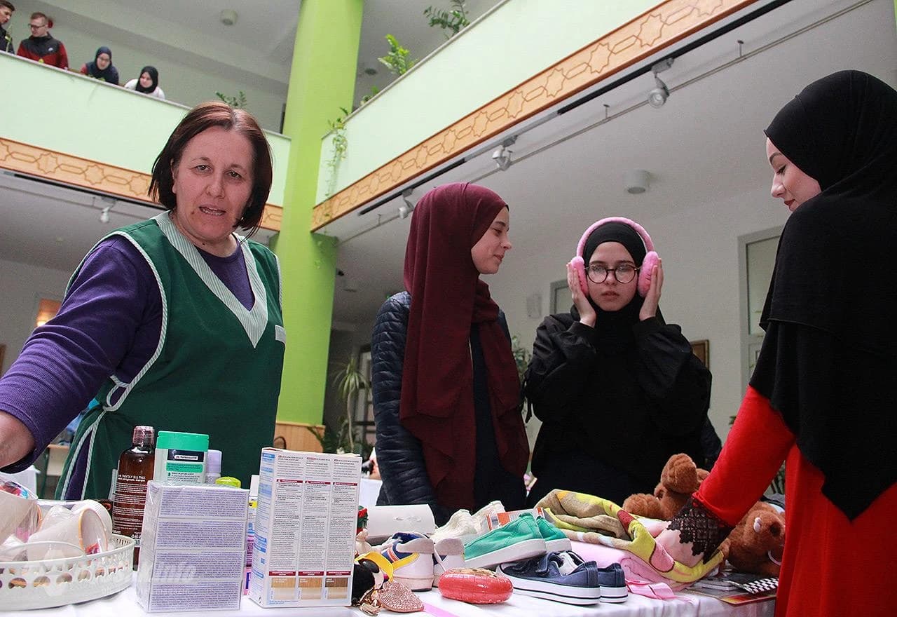 Humanitarni bazar u Karađoz-begovoj medresi