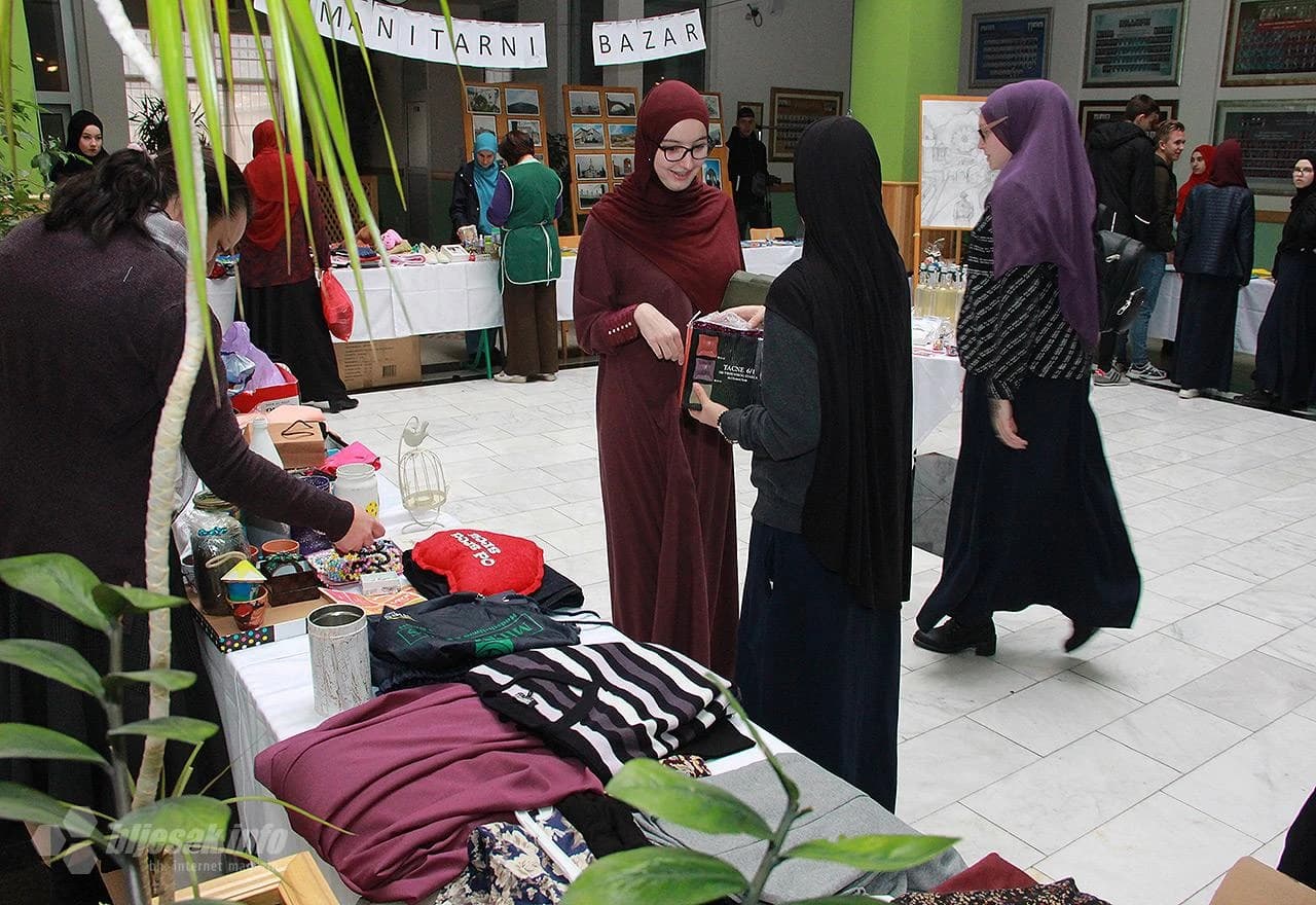 Humanitarni bazar u Karađoz-begovoj medresi