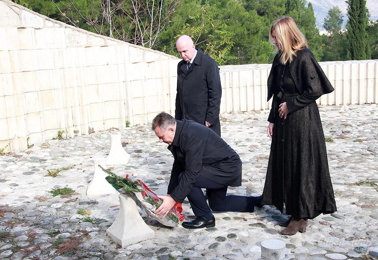 Položeno cvijeće na Partizanskom groblju
