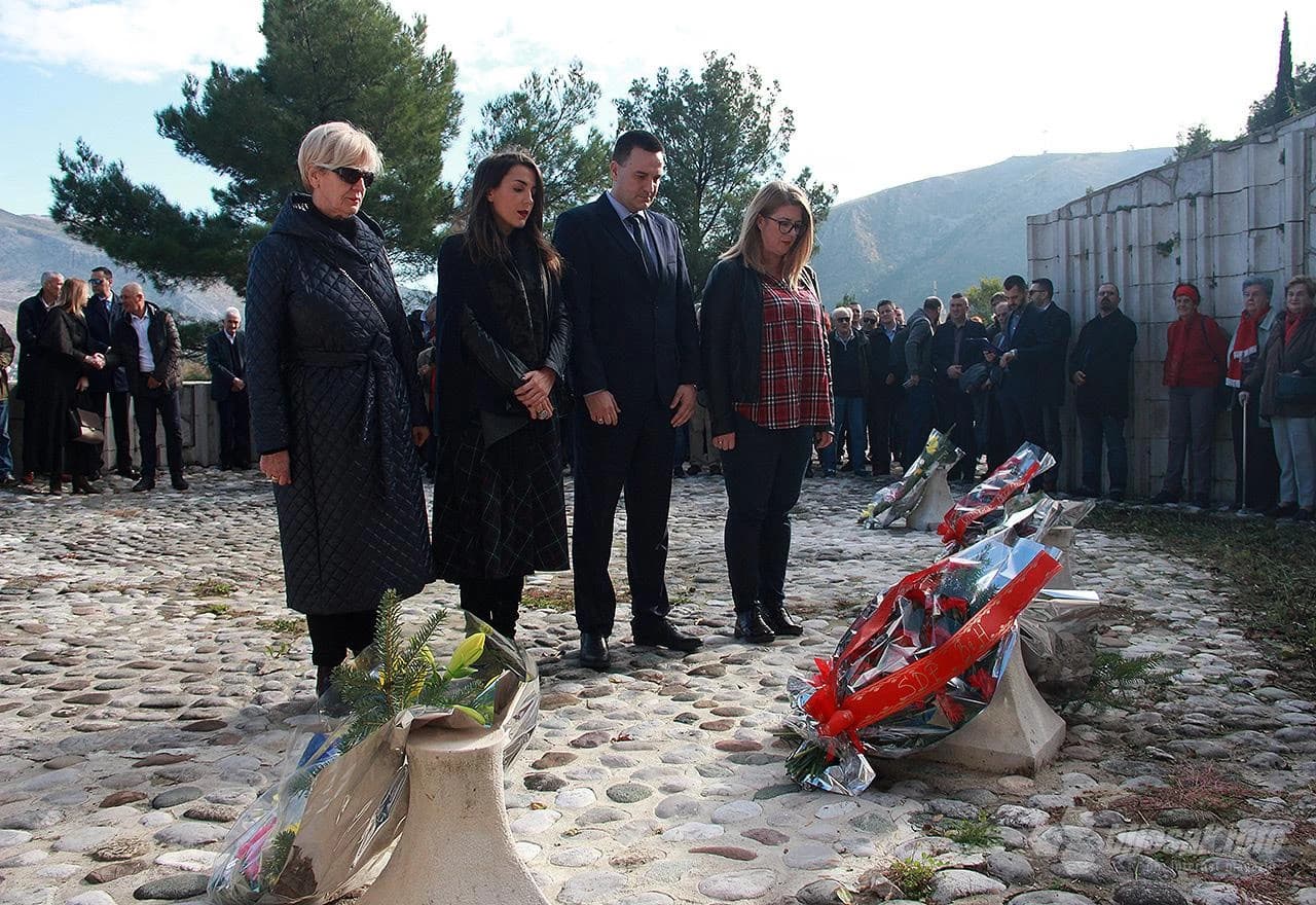 Položeno cvijeće na Partizanskom groblju