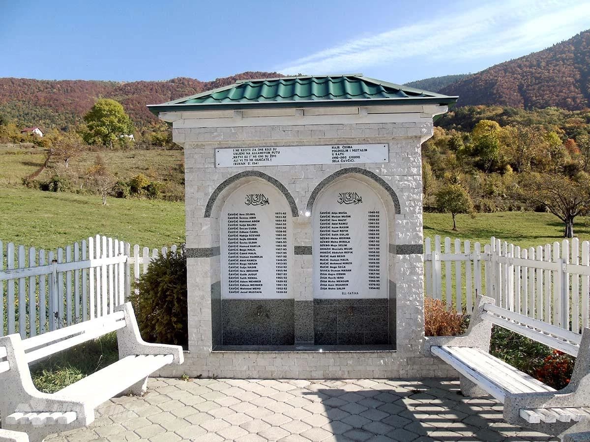 Spomenik kod skretanja u Čavčiće