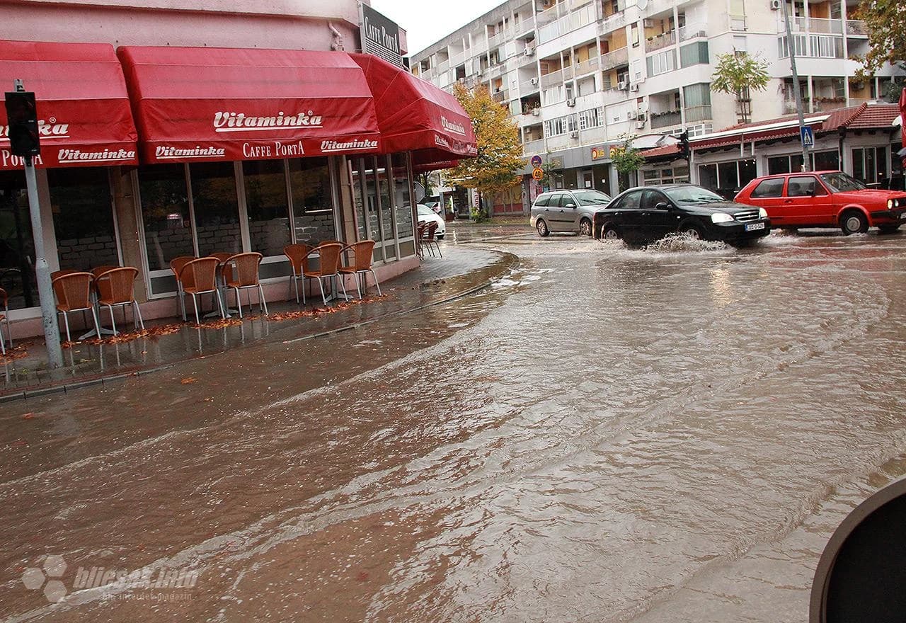 Mostar (opet) pod vodom