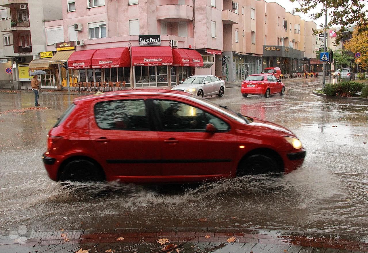Mostar (opet) pod vodom