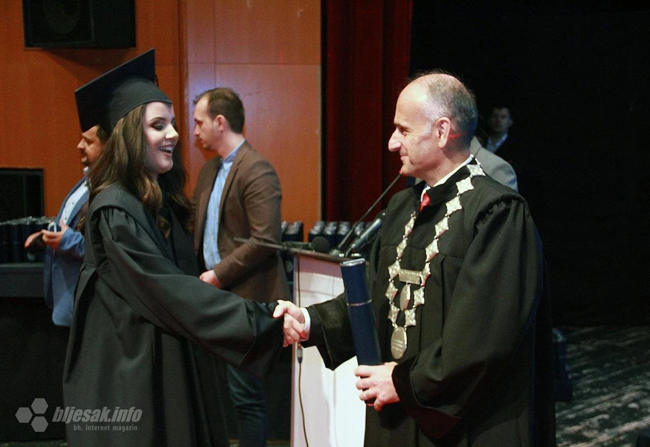 Detalj s dodjele diploma studentima FPMOZ