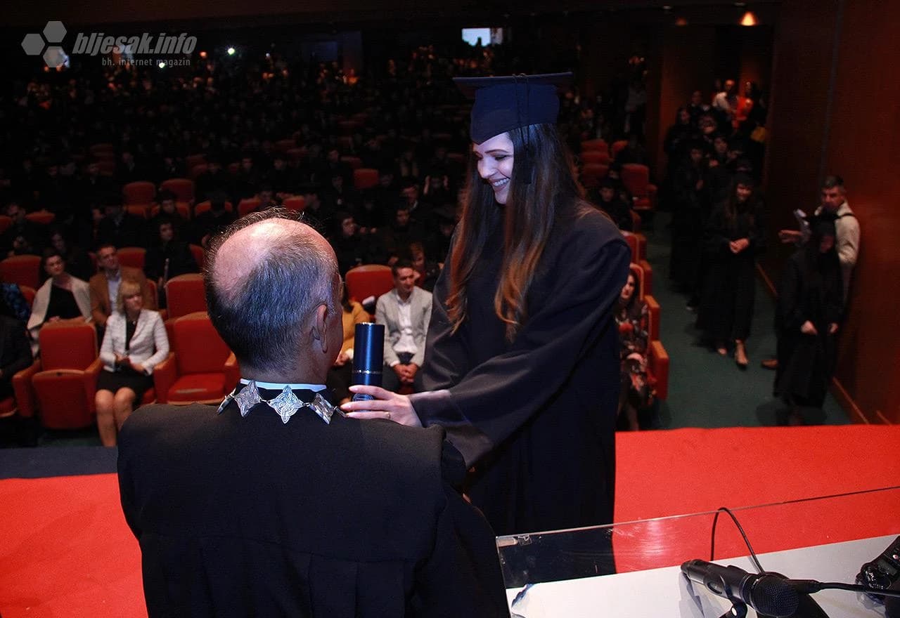 Detalj s dodjele diploma studentima FPMOZ