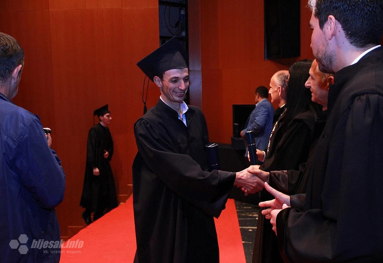 Detalj s dodjele diploma studentima FPMOZ