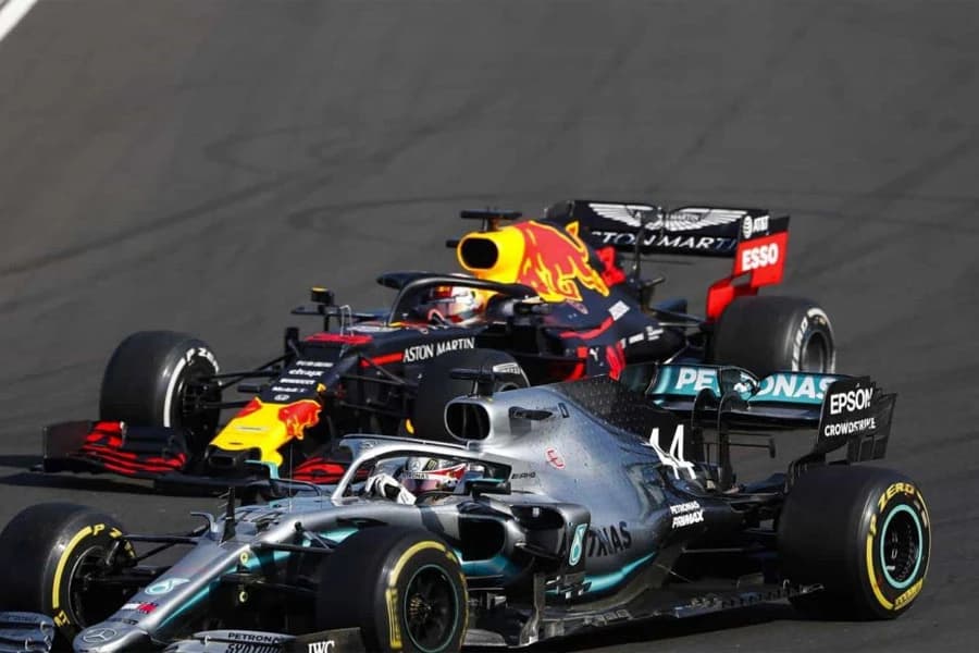 Kontakt Verstappena i Hamiltona