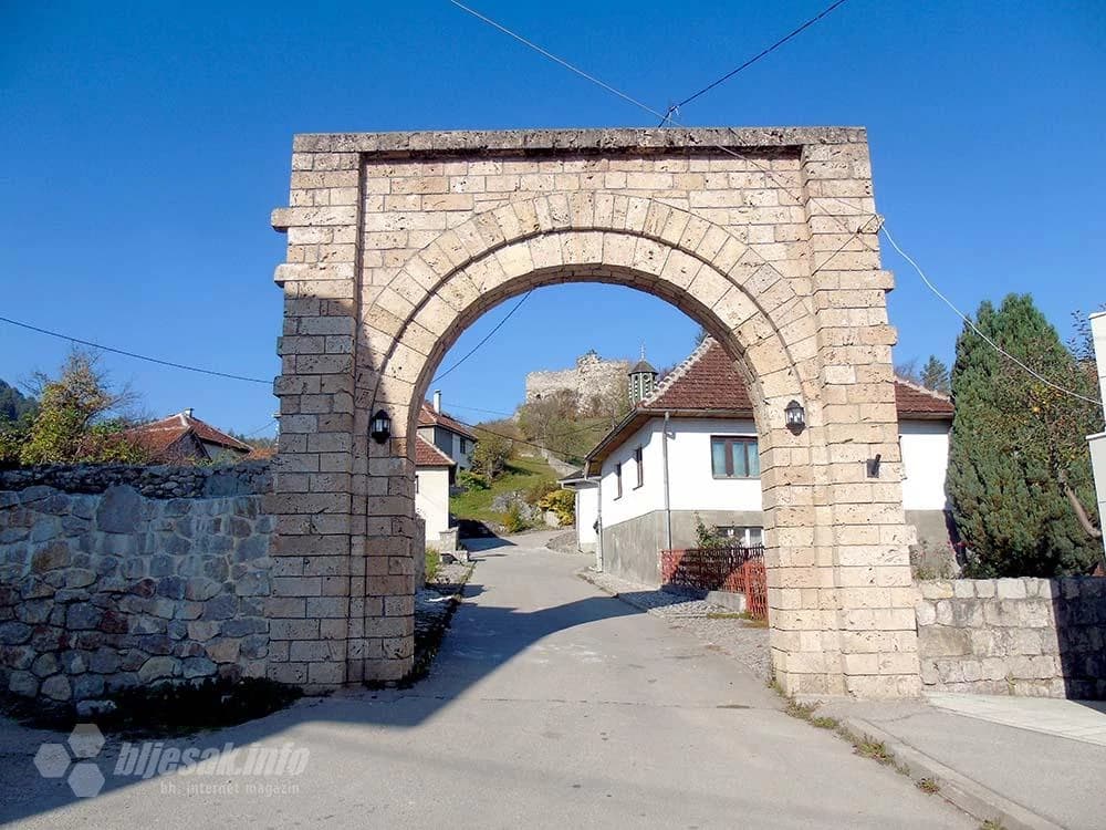 Ulaz u obor srednjovjekovnog grada