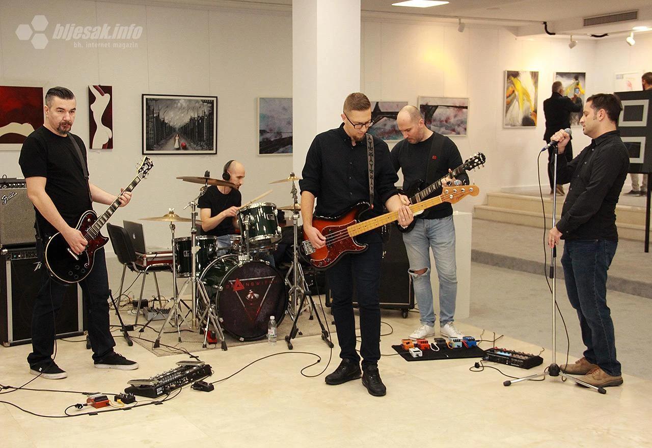 U okviru programa nastuip je bend Brainswitch