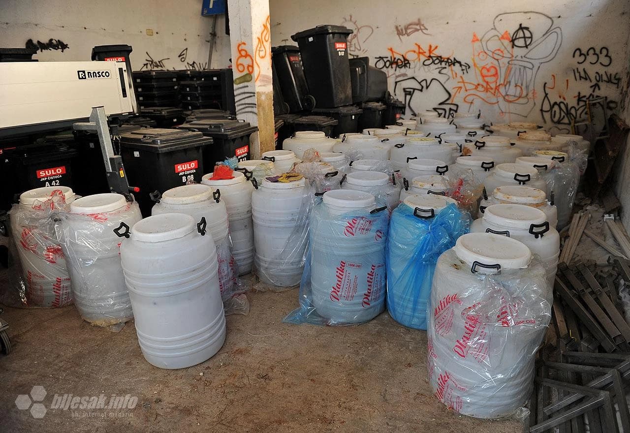 Bačve s medicinskim otpadom bile su skladištene u zatvorenom prostoru