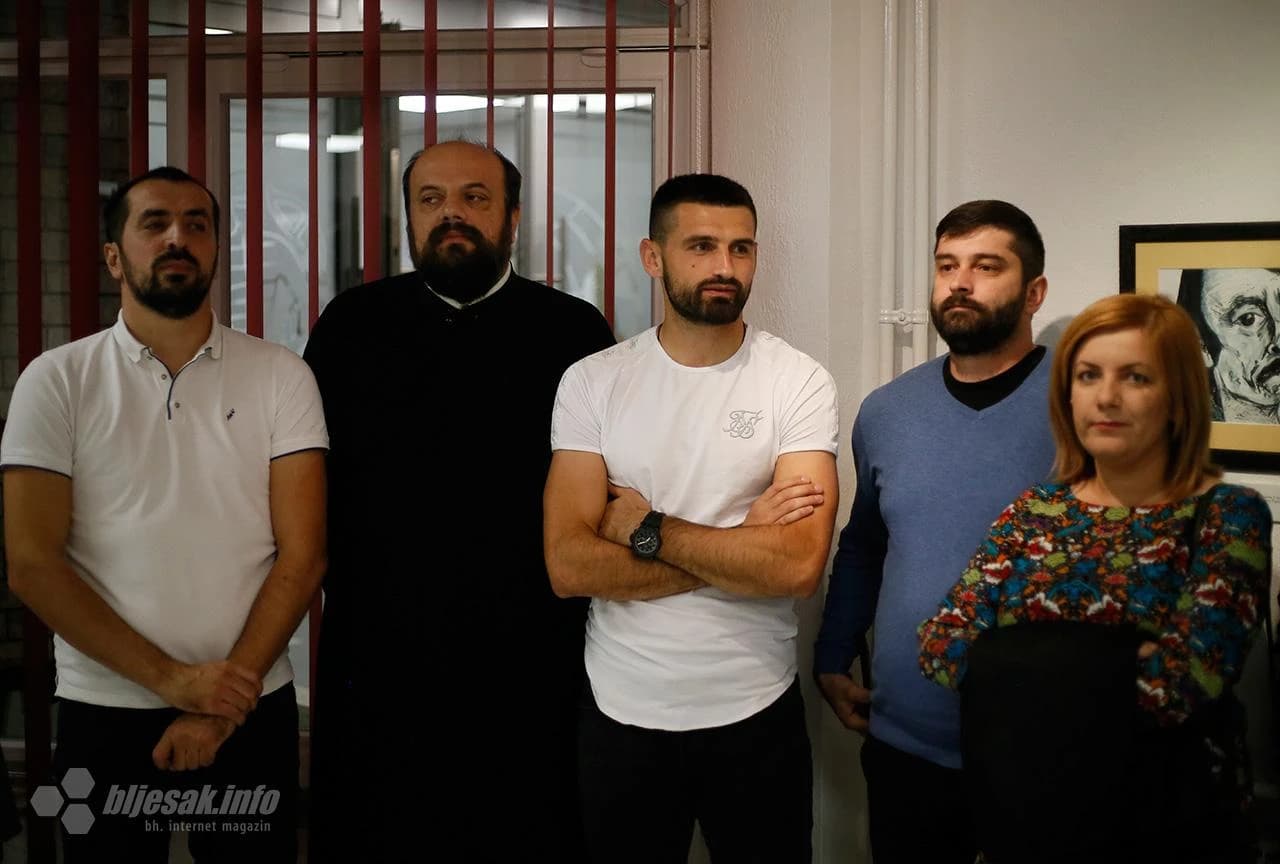 Izložba portreta 'I sam si pesma'