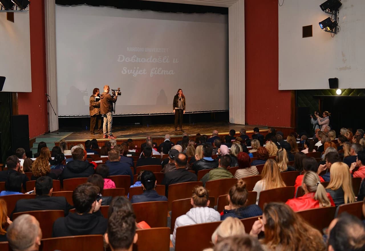 Detalj sa svečanosti otvorenja 3D kina