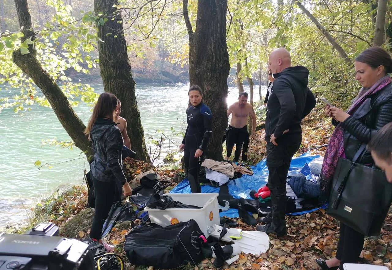 Izvlačenje srednjovjekovnog mača iz Vrbasa