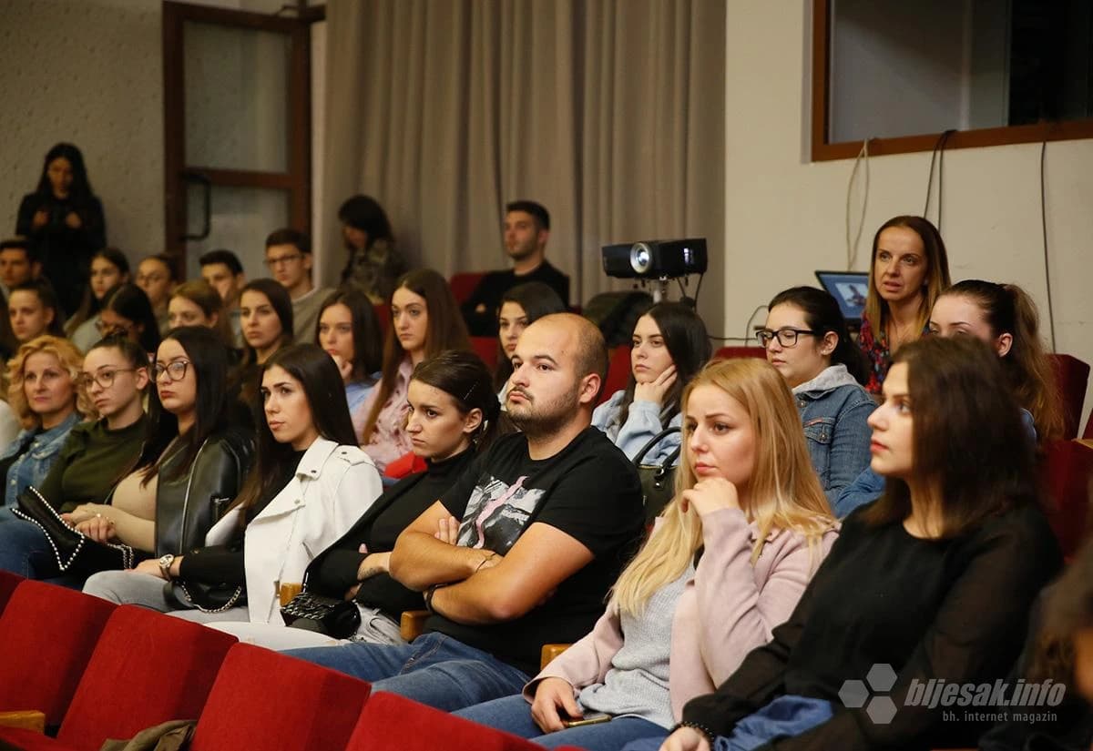 Pretilost djece  je gorući problem današnjice, mišljenja su stručnjaci