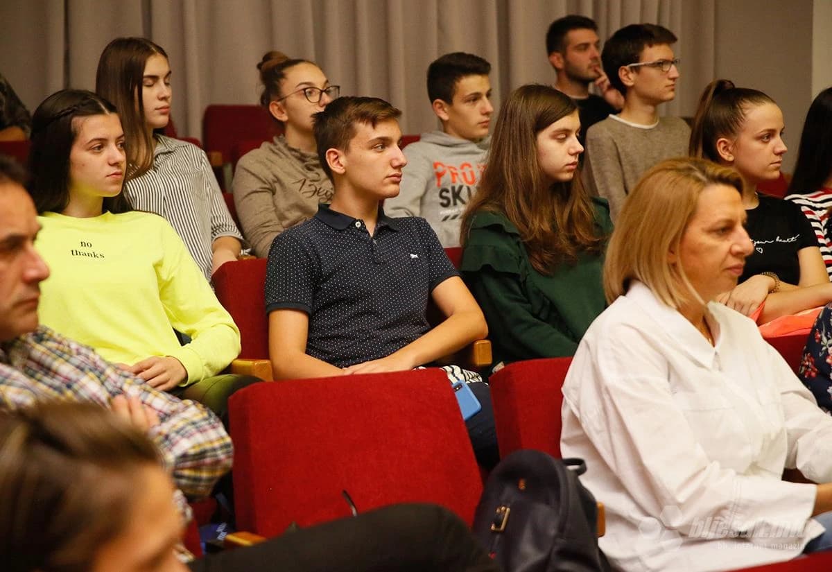 Javna tribina 'Smanjenje pretilosti kod djece osnovnoškolskog uzrasta i poboljšanje školskih užina – (S)jedi, 5!'