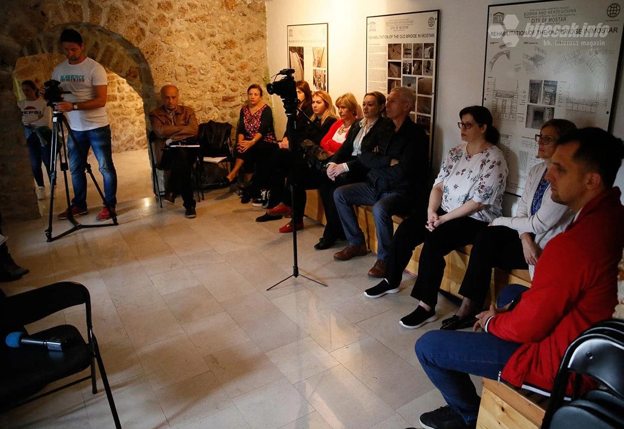 LDA projekt ''Snapshots from the Borders''