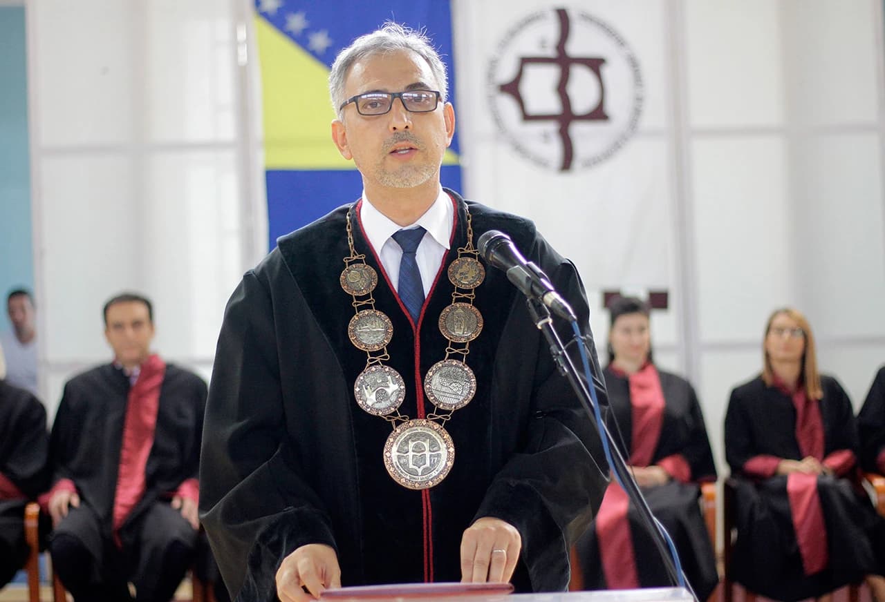 Brucoški sat na Univerzitetu Džemal Bijedić