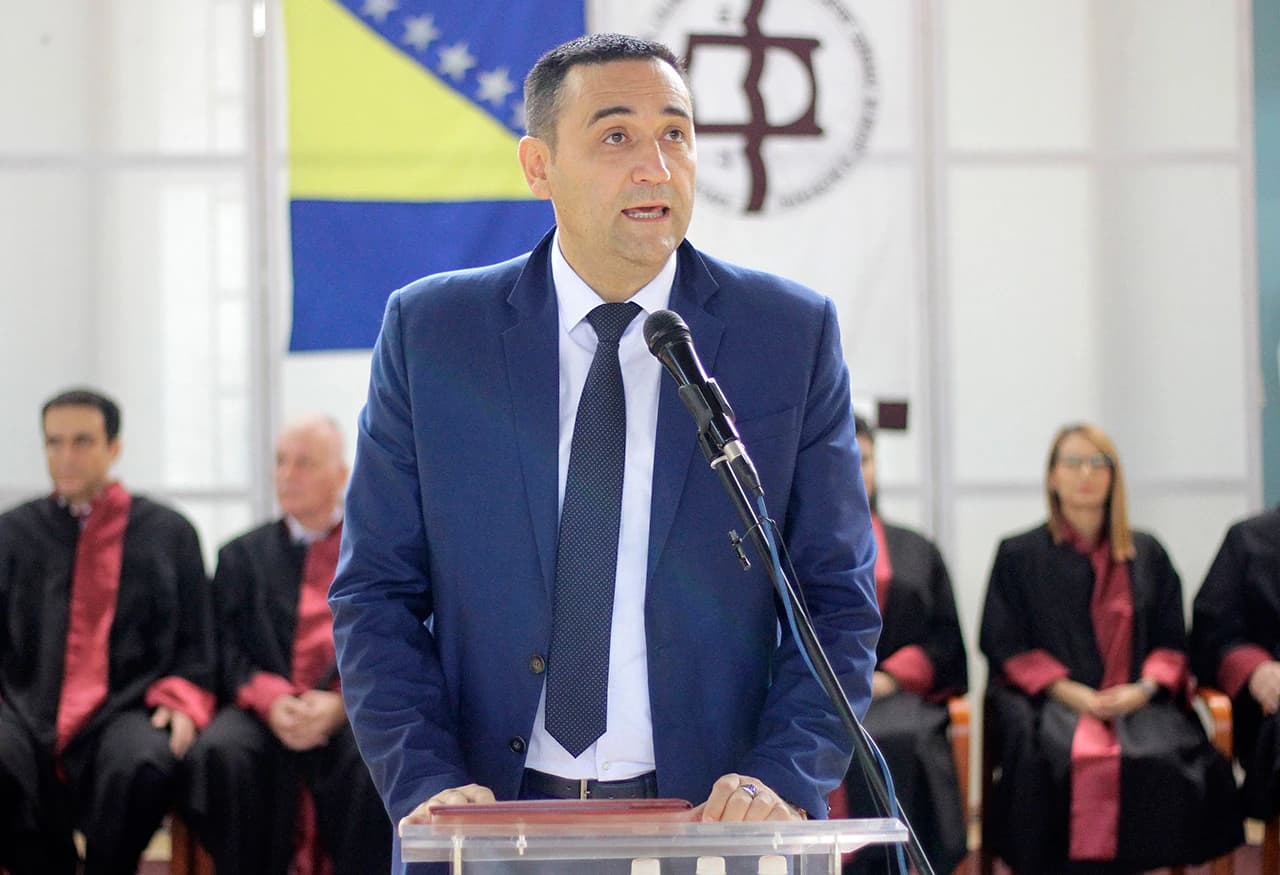 Brucoški sat na Univerzitetu Džemal Bijedić