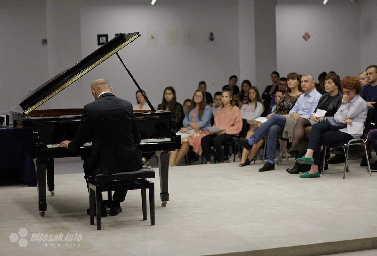 Marijan Đuzel poklonio Mostaru fenomenalan koncert
