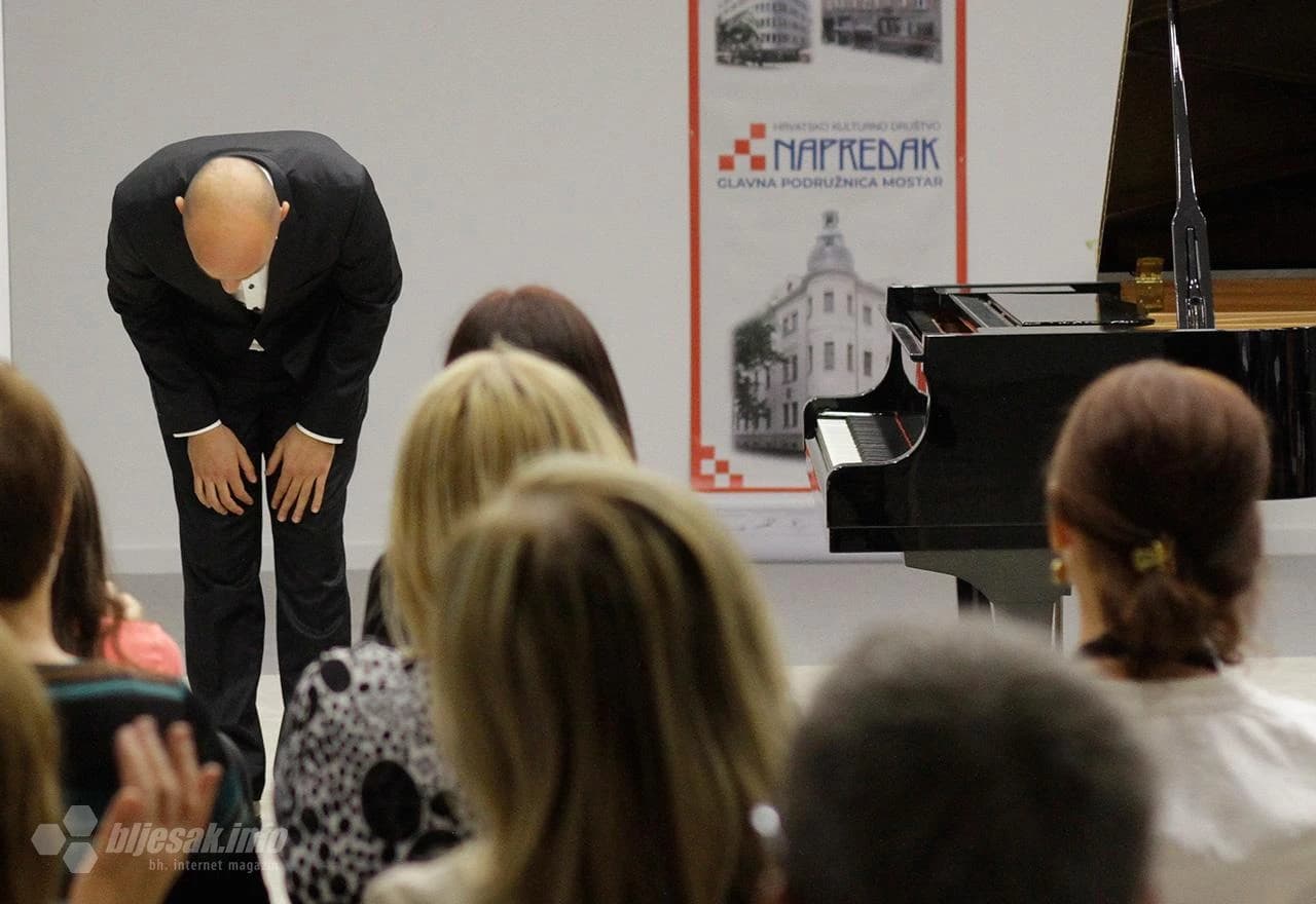 Marijan Đuzel poklonio Mostaru fenomenalan koncert