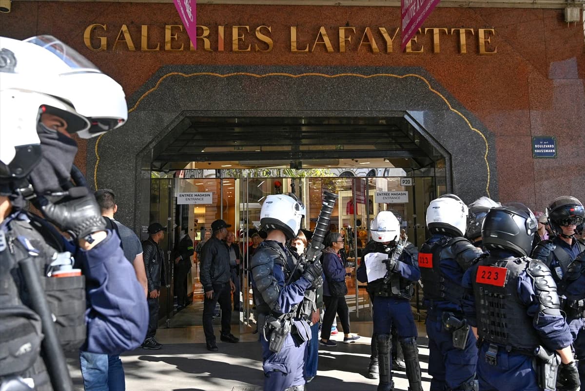 Uhićene desetine osoba na prosvjedima u Parizu