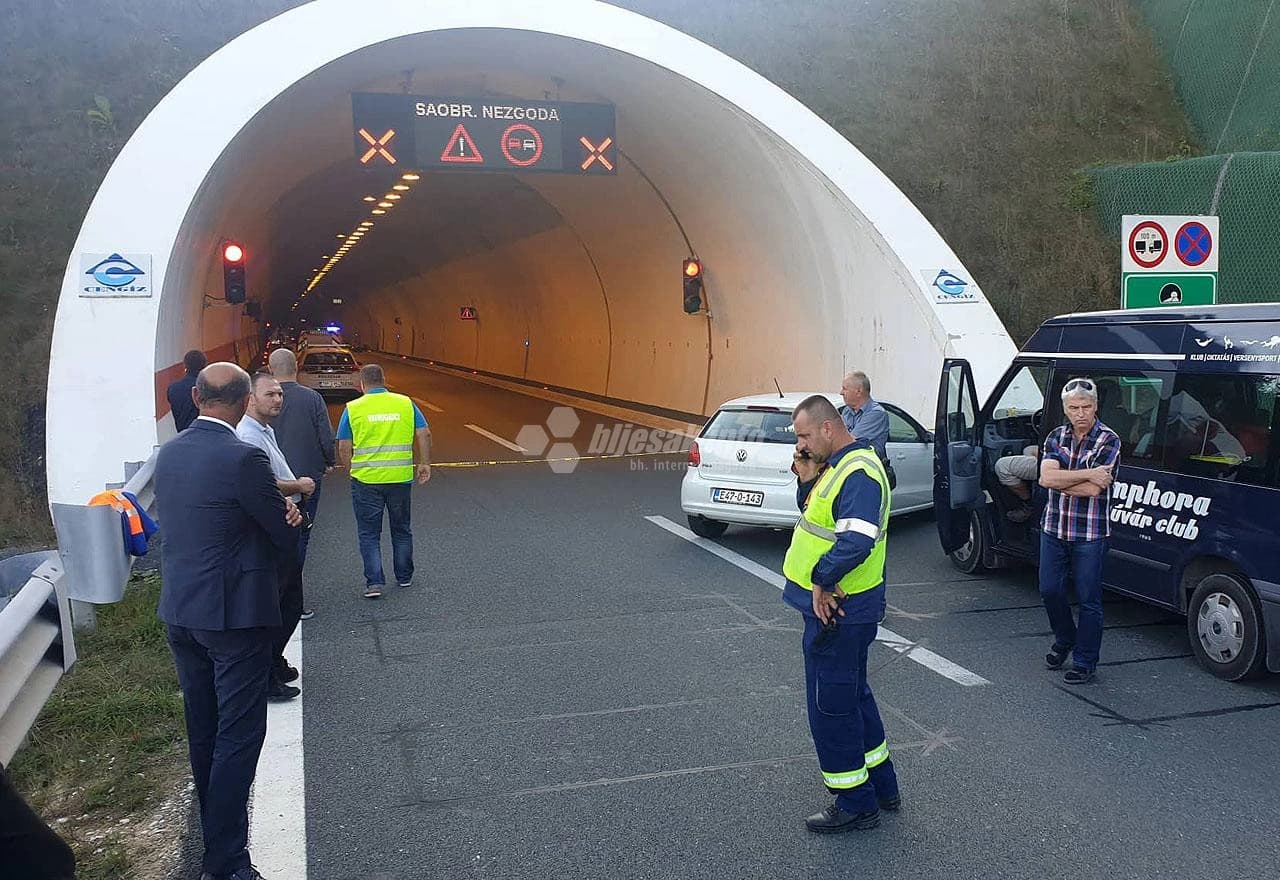 Teška prometna nesreća u tunelu Gaj