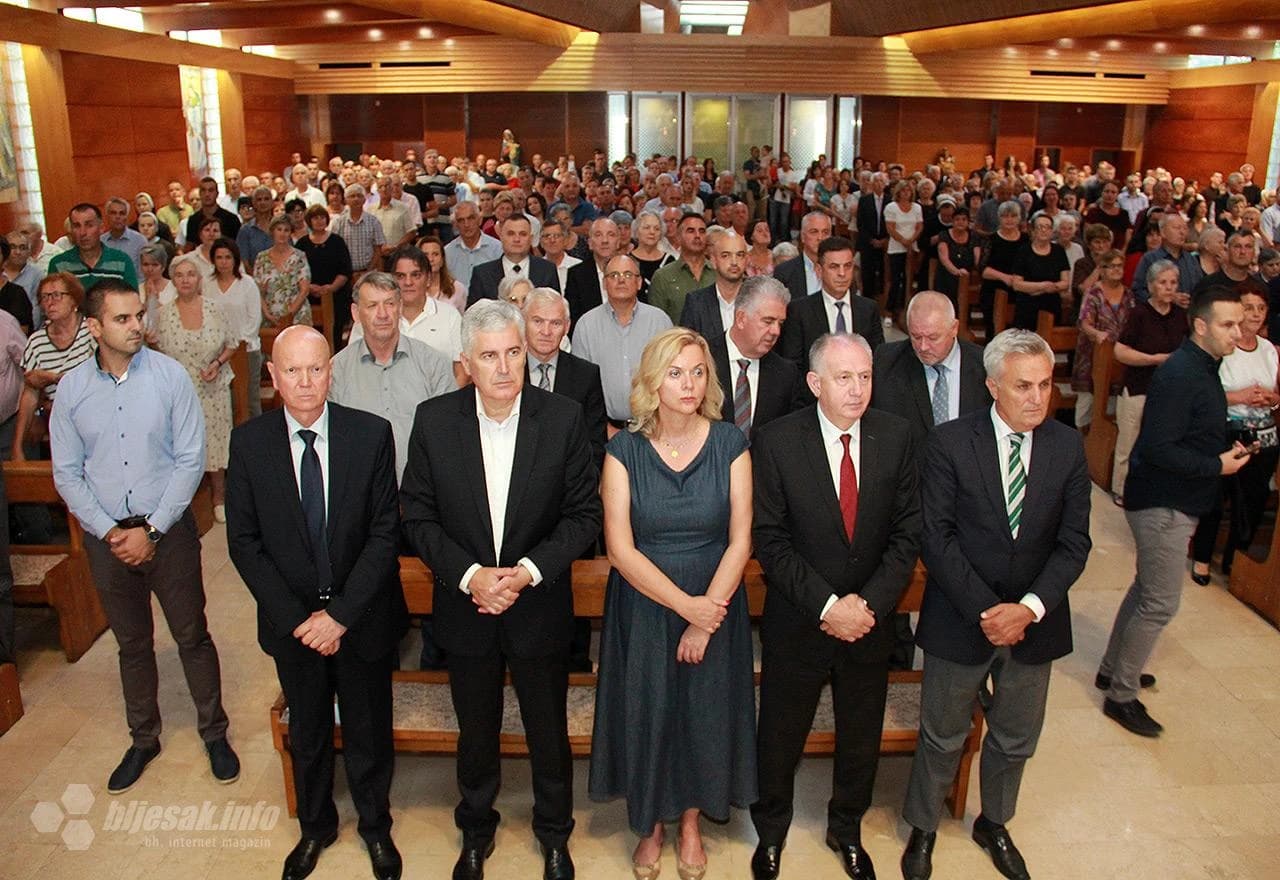 Služena Zlatna misa Ratka Perića