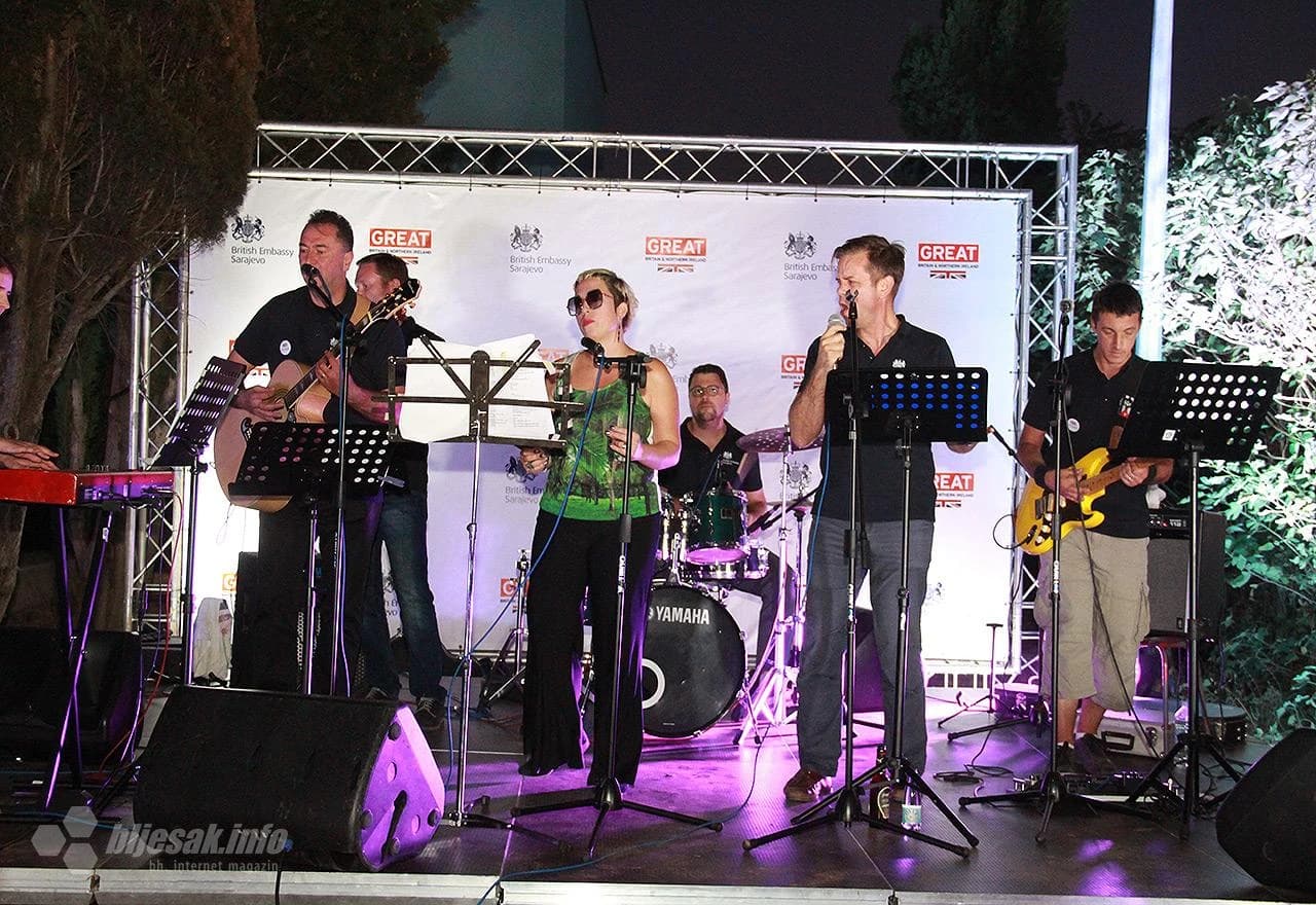 Koncert benda britanskog veleposlanstva u mostarskom Los Rosalesu