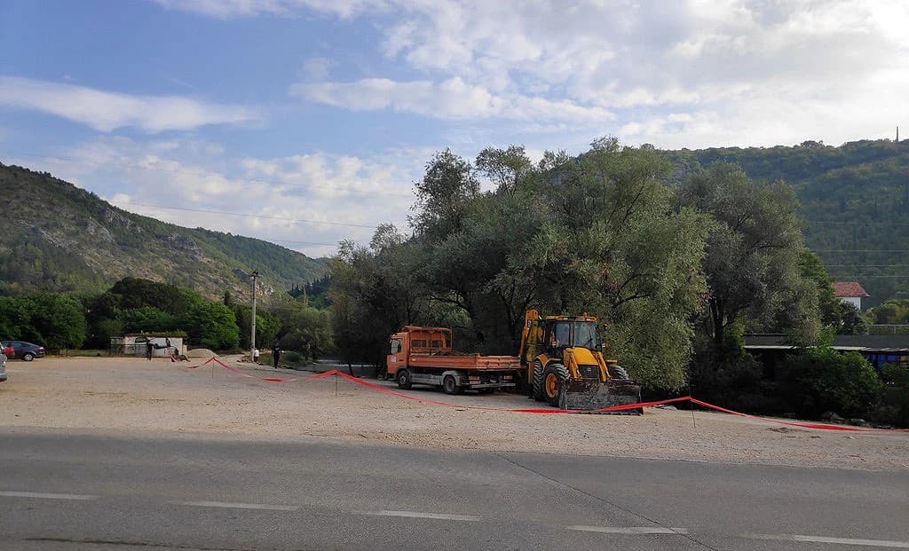 Radovi na parkingu i šetnici u Ulici Stjepana Radića