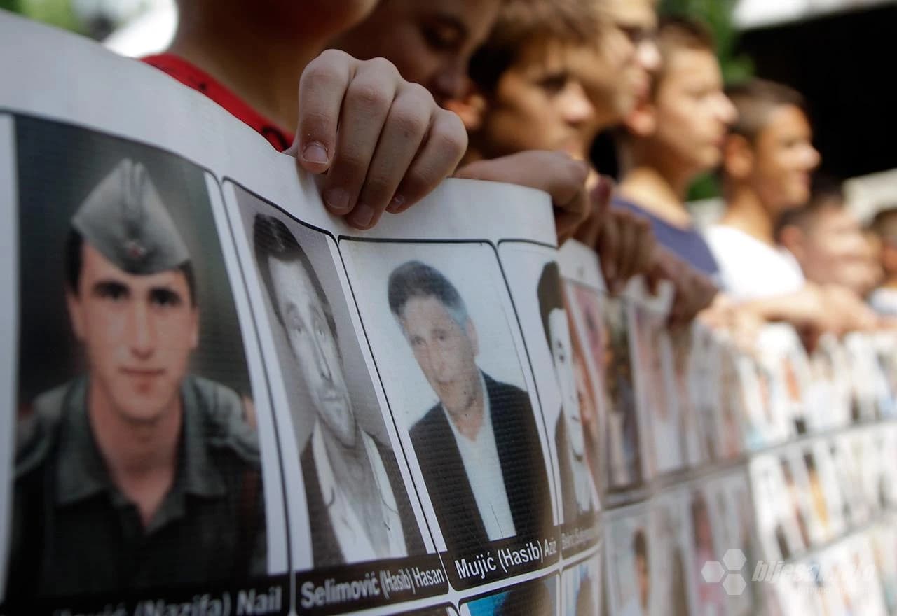 Mirna šetnja u Mostaru u znak sjećanja na žrtve genocida u Srebrenici