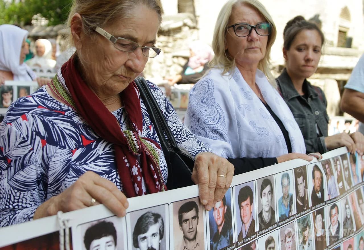Mirna šetnja u Mostaru u znak sjećanja na žrtve genocida u Srebrenici
