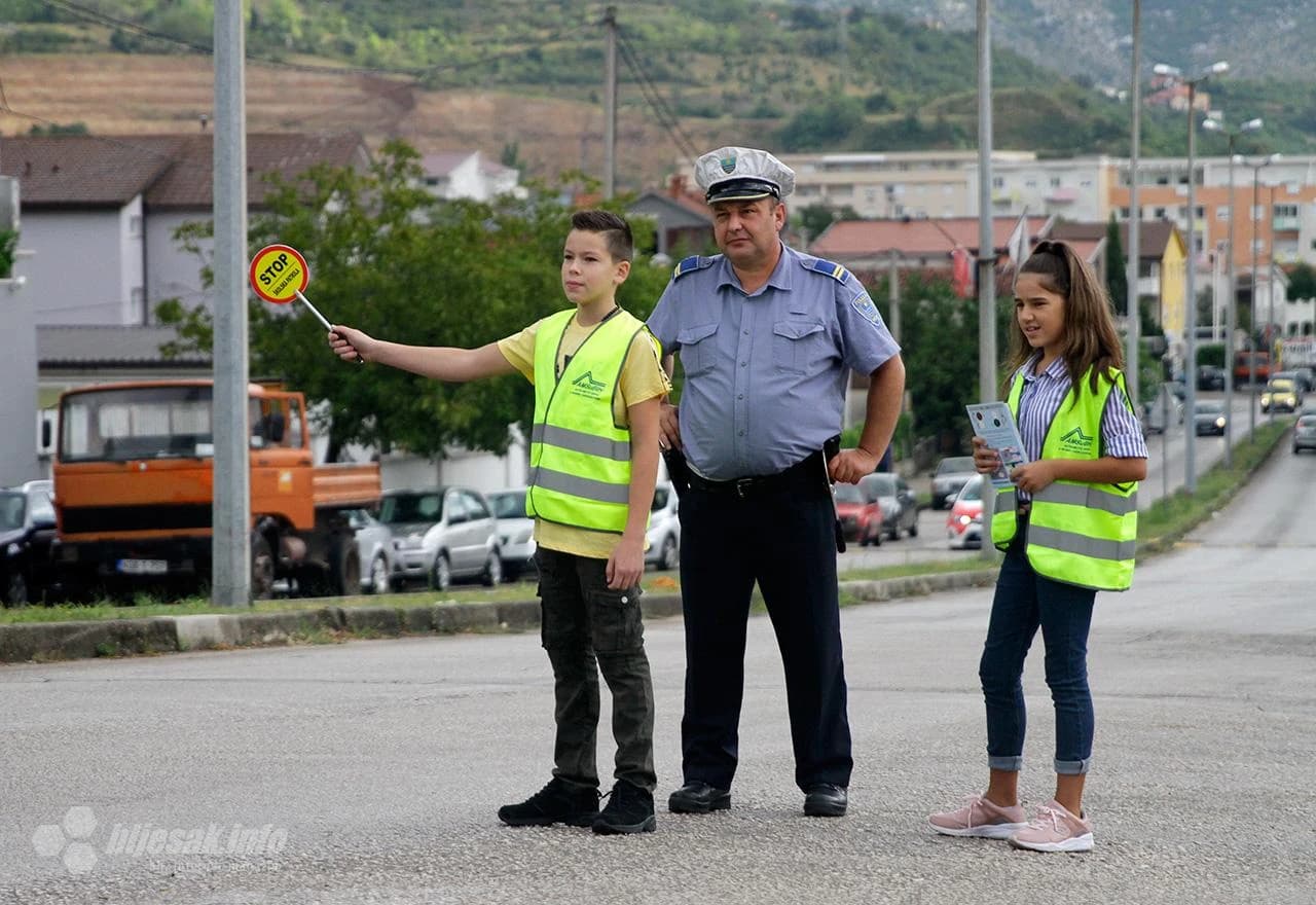 Oprez vozači: Školska patrola zaustavlja 