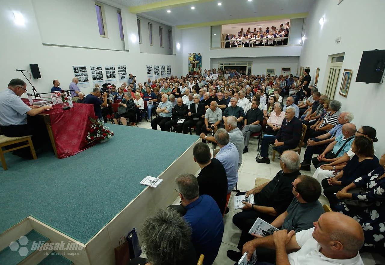 Do zadnjeg mjesta popunjena dvorana Samostana časnih sestara u Bijelom Polju