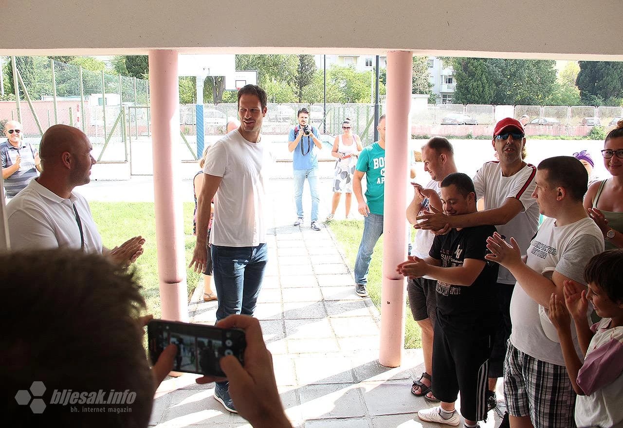 Asmir Begović u posjeti Los Rosalesu