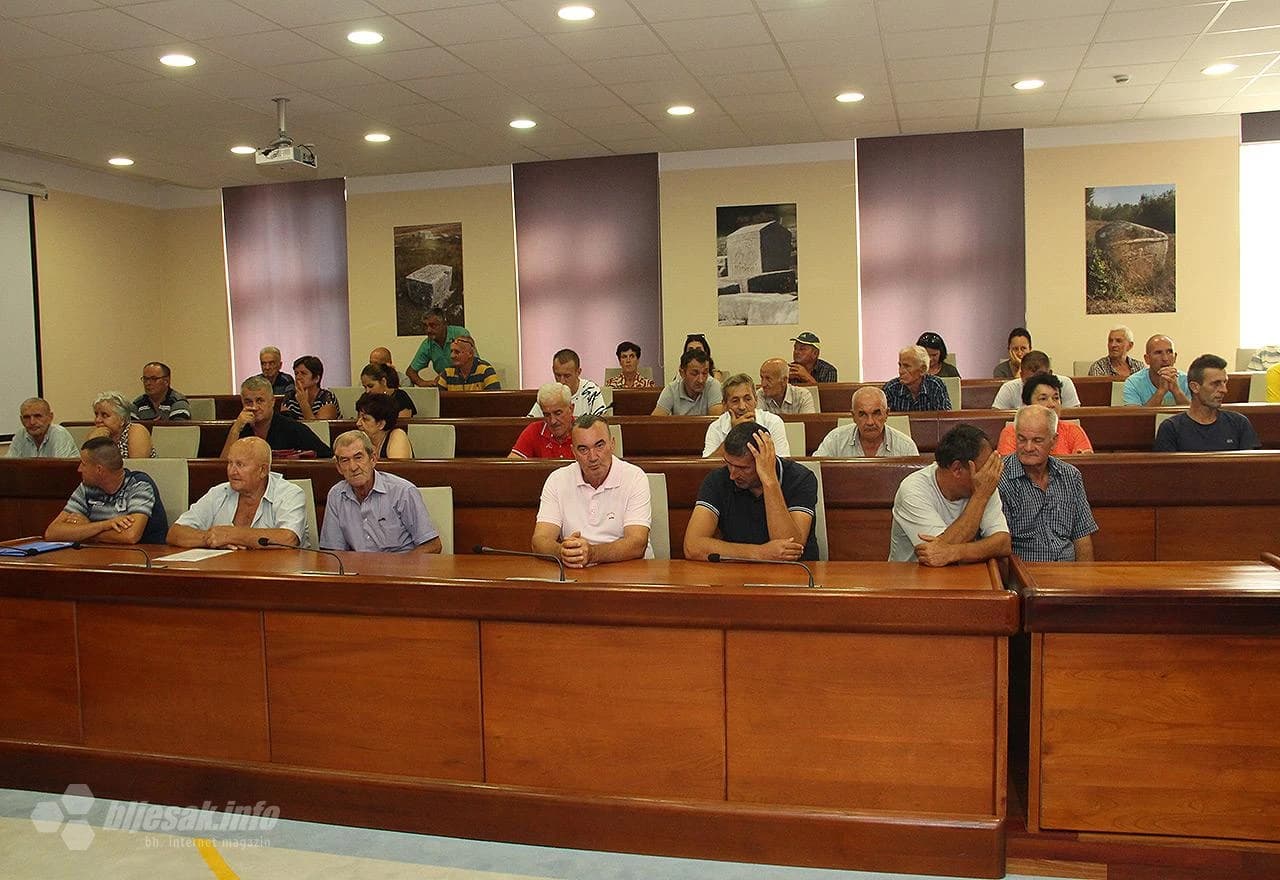 Detalj s uručenja ugovora