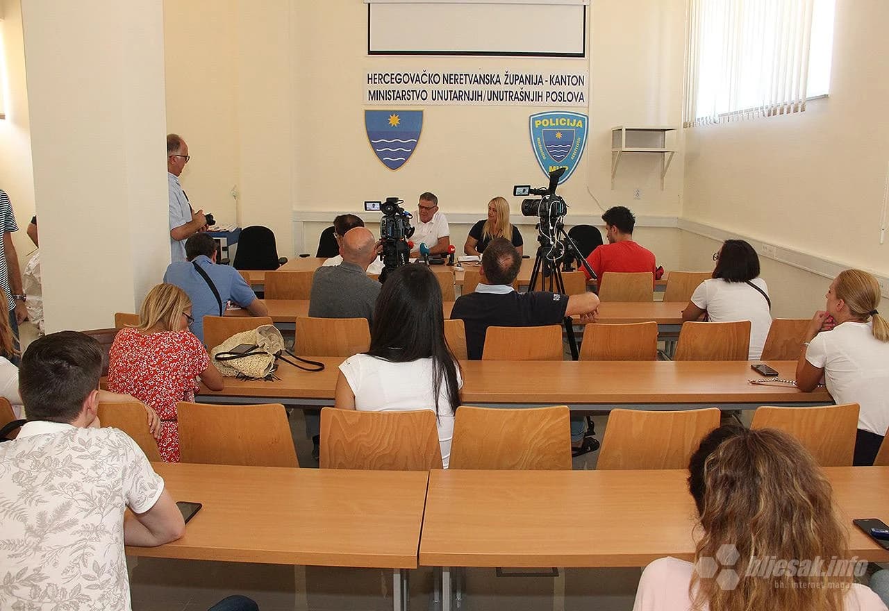 Detalj s izvanredne konferencije za medije