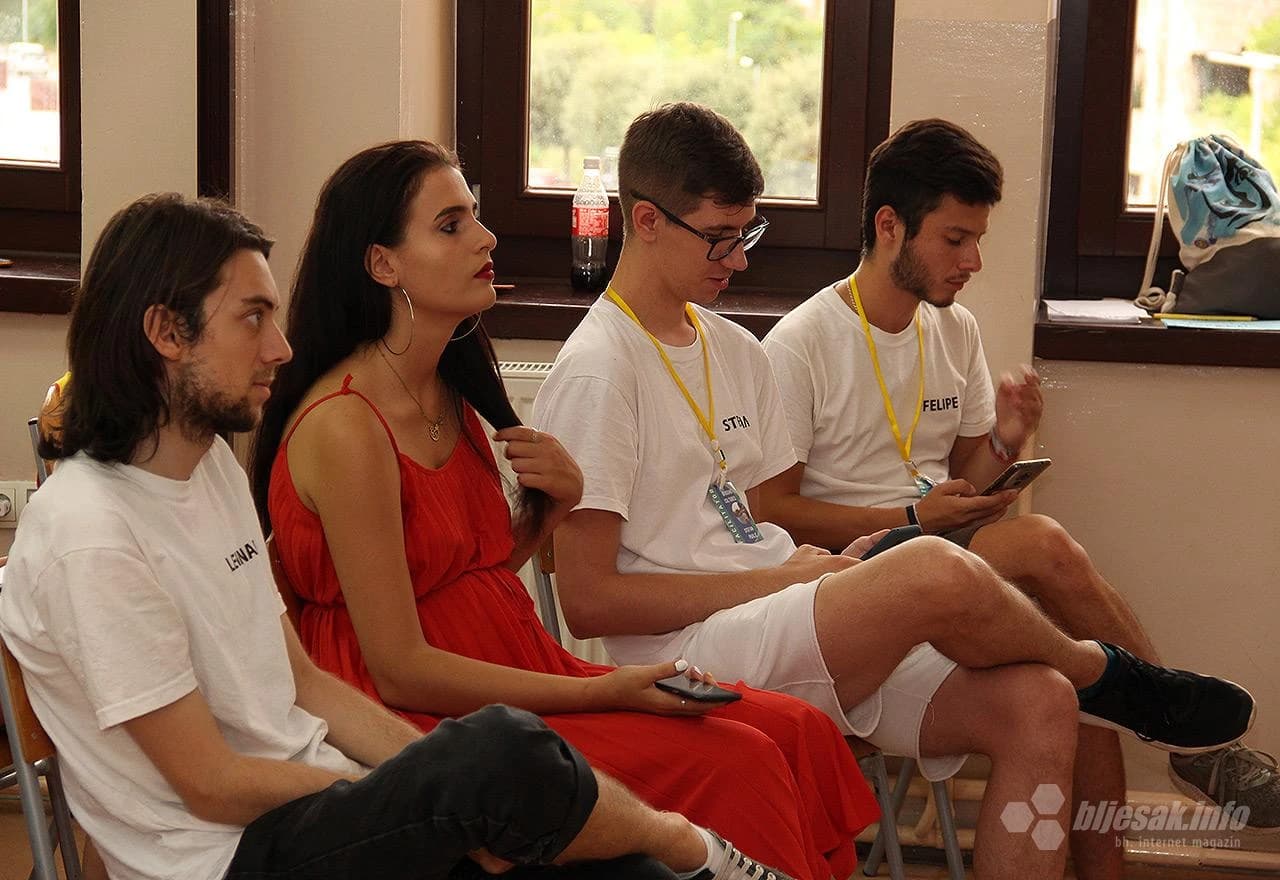 Detalj završne svečanosti ljetne škole