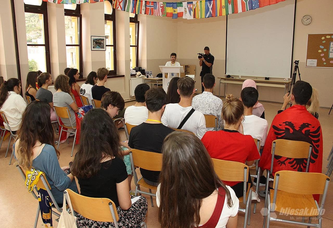 Detalj završne svečanosti ljetne škole