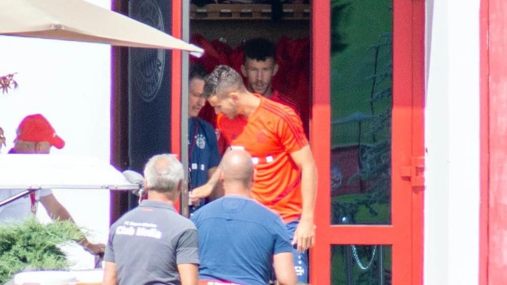 Perišić u pratnji trenera Kovača i braniča Lucasa Hernándeza